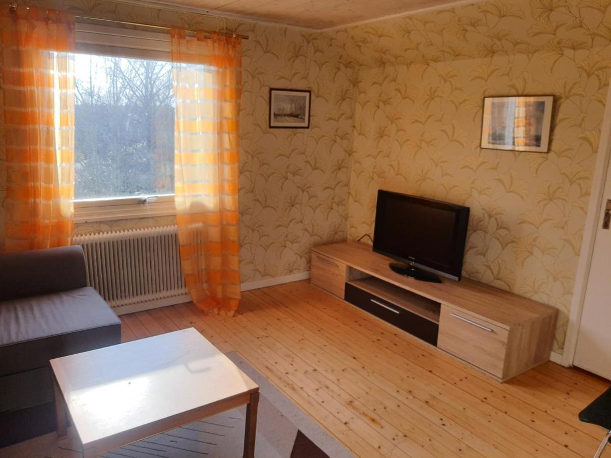 Liten Laegenhet 2 + 2 Pers Fågelfors エクステリア 写真